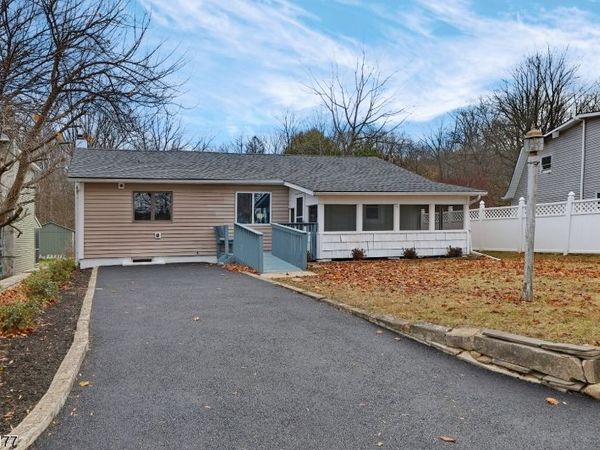 42 Smith St, Hope, NJ 07825