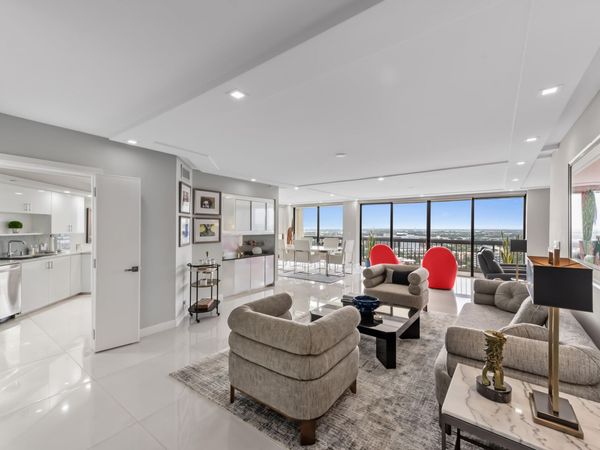 1900 Consulate Place, Unit 2104, West Palm Beach, FL 33401