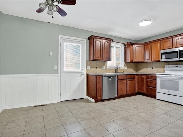 1518 SE 15th Place, Oak Grove, MO 64075