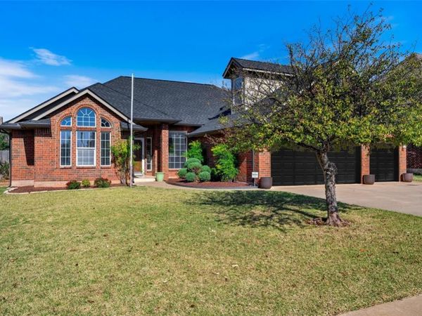 301 E Richmond Terrace, Mustang, OK 73064