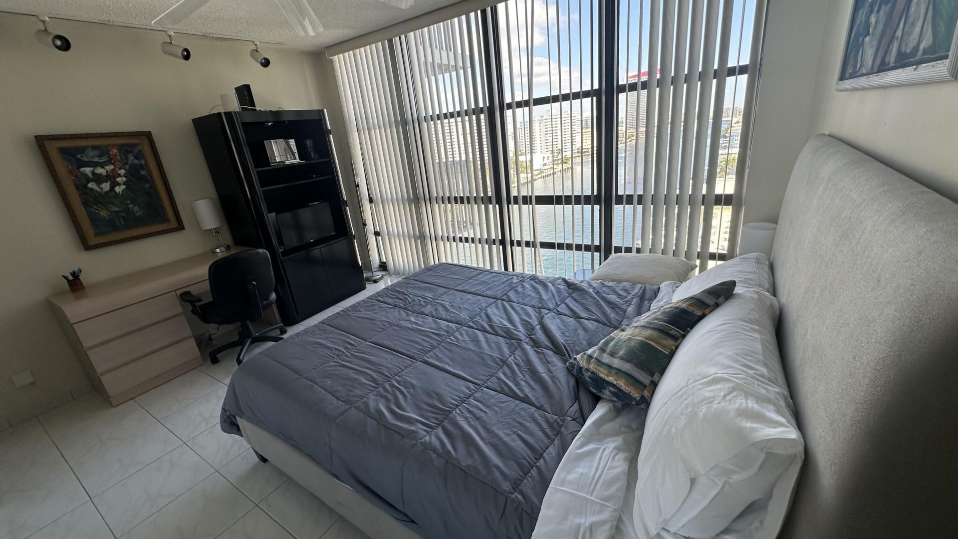 2017 S Ocean Drive, Unit 1109, Hallandale Beach, FL 33009 Photo