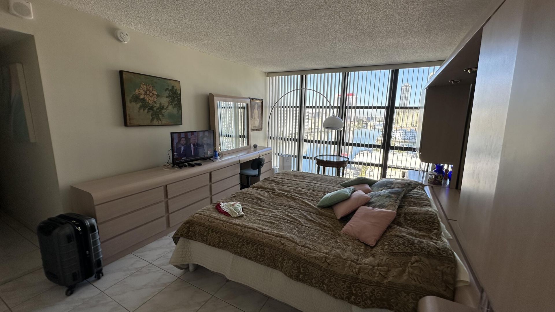 2017 S Ocean Drive, Unit 1109, Hallandale Beach, FL 33009 Photo