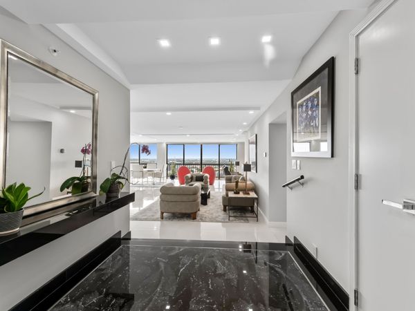 1900 Consulate Place, Unit 2104, West Palm Beach, FL 33401