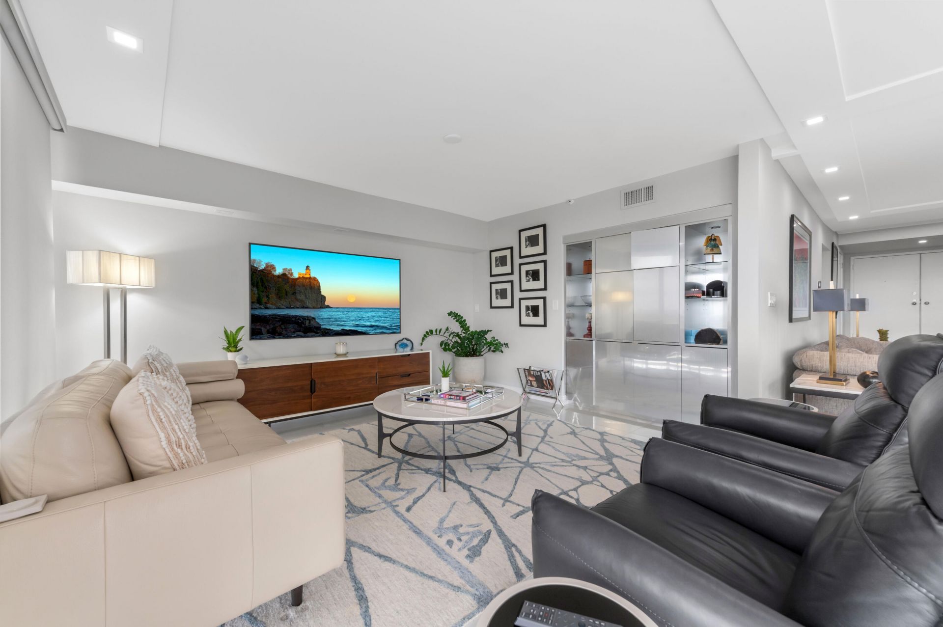 1900 Consulate Place, Unit 2104, West Palm Beach, FL 33401 Photo