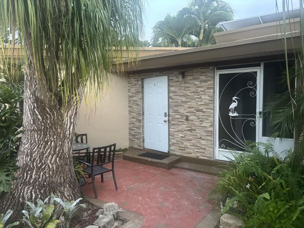 2424 Grant Street, Hollywood, FL 33020