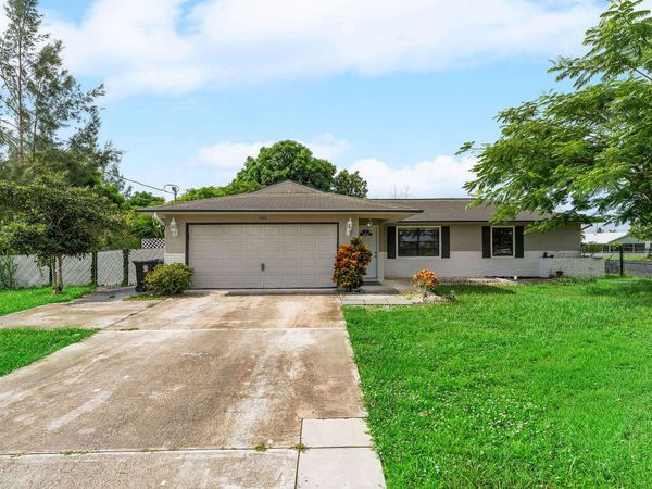 480 SW Lakehurst Drive, Port St. Lucie, FL 34983