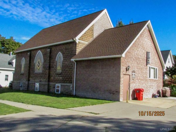 126 W Onota Street, Munising, MI 49862