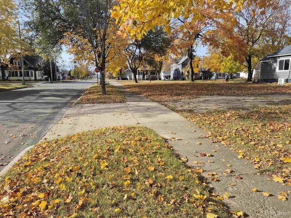 1002 Stephenson Avenue, Escanaba, MI 49829
