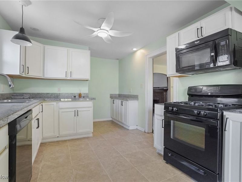 29 E Dartmore Avenue, Akron, OH 44301 Photo 20