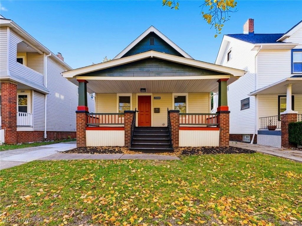 2208 Waterbury Road, Lakewood, OH 44107