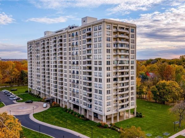 1 Bratenahl Place, Unit 802, Bratenahl, OH 44108