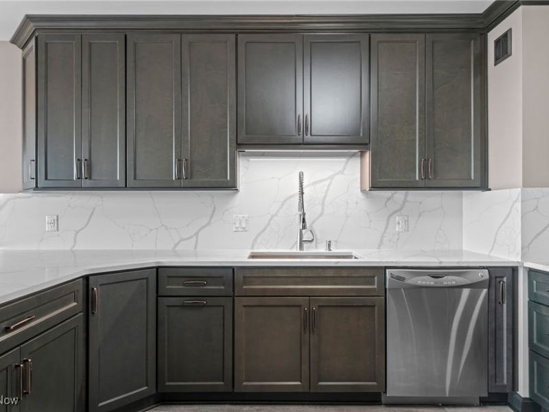 1 Bratenahl Place, Unit 802, Bratenahl, OH 44108 Photo 15