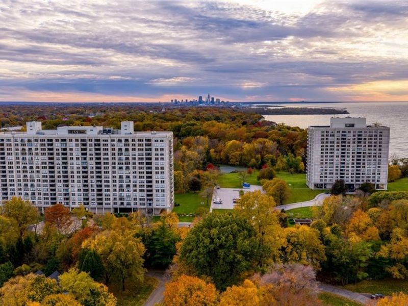 1 Bratenahl Place, Unit 802, Bratenahl, OH 44108 Photo 2