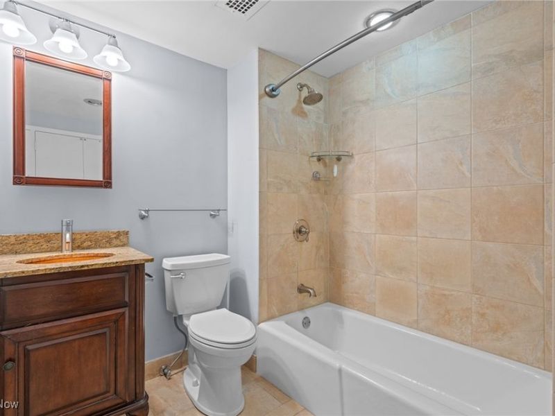 1 Bratenahl Place, Unit 802, Bratenahl, OH 44108 Photo 24