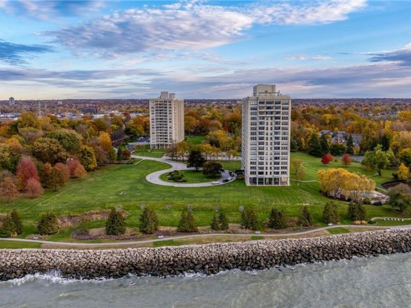 1 Bratenahl Place, Unit 802, Bratenahl, OH 44108 Photo 3