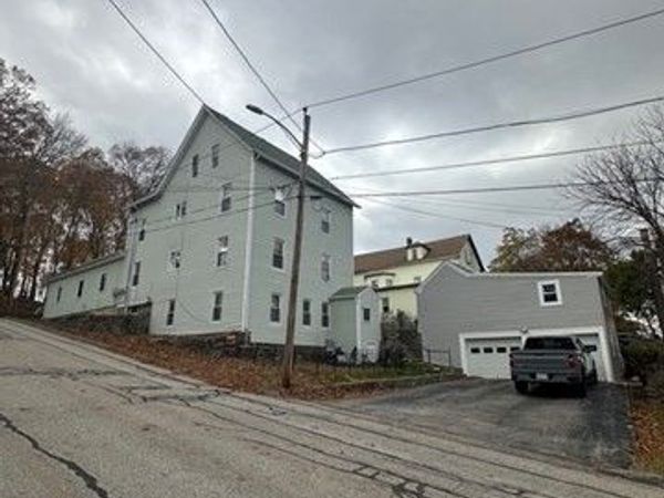 17 Mount Pleasant St, Webster, MA 01570