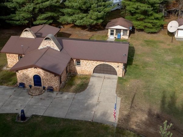 10279 Finley Lake Avenue N, Harrison, MI 48625