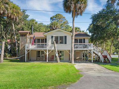 607 Portia Street, Edisto Island, SC 29438