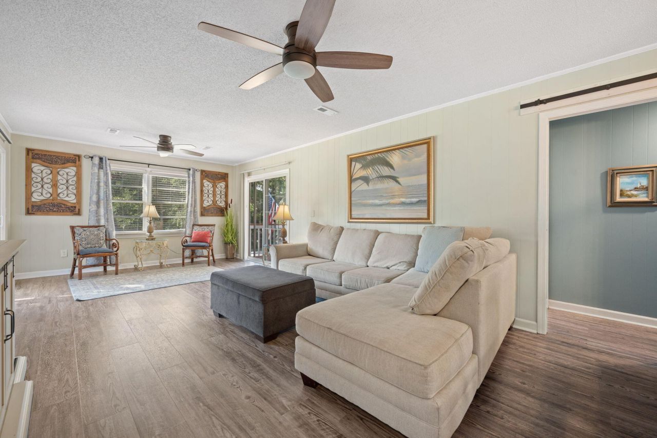 607 Portia Street Photo 10