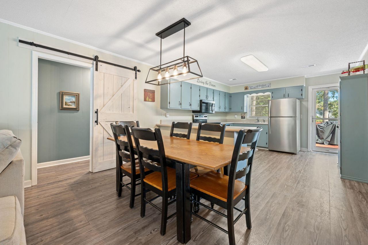 607 Portia Street Photo 24