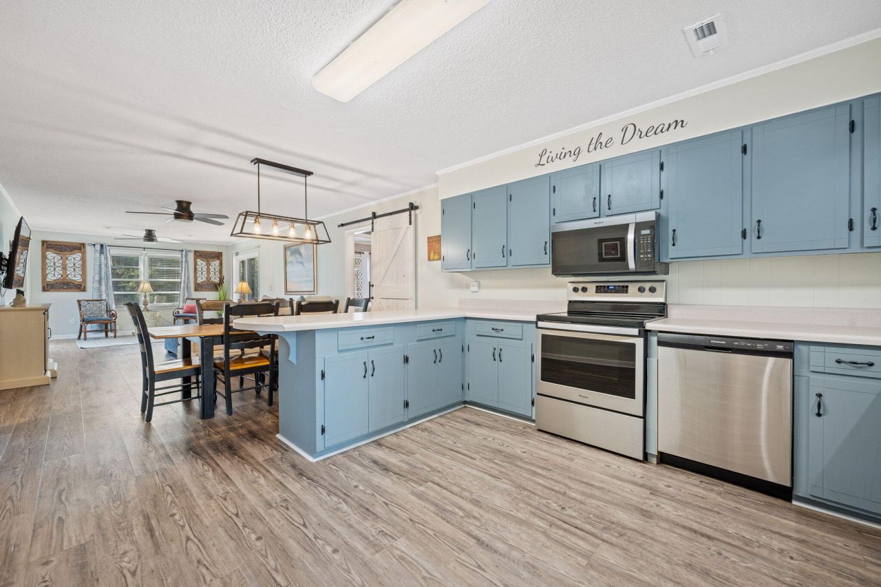 607 Portia Street Photo 28