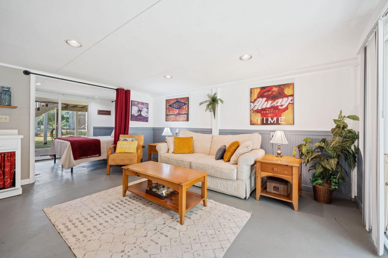 607 Portia Street Photo 37