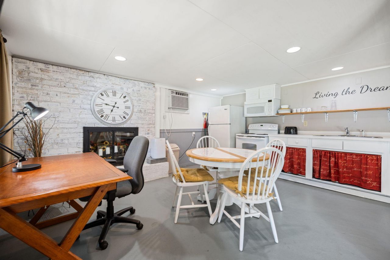 607 Portia Street Photo 40