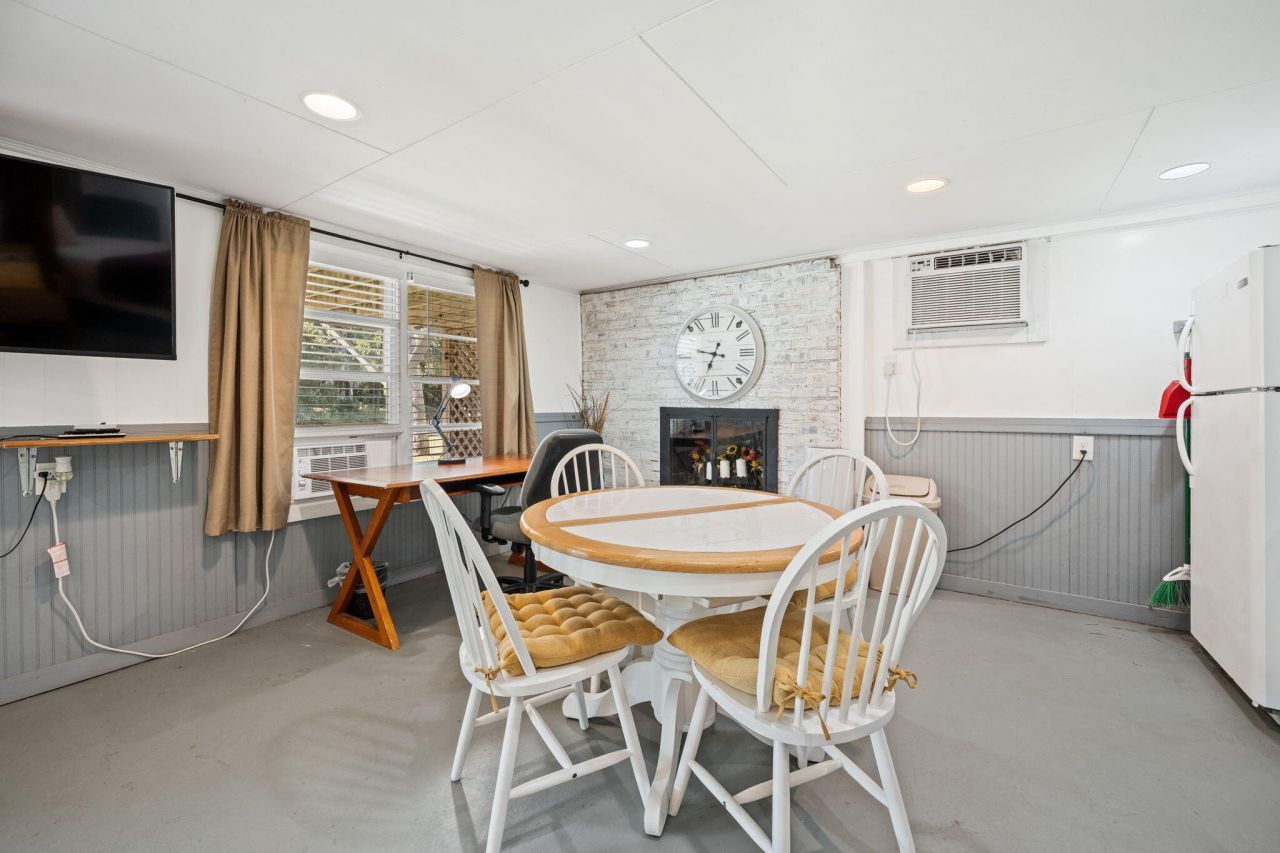 607 Portia Street Photo 42