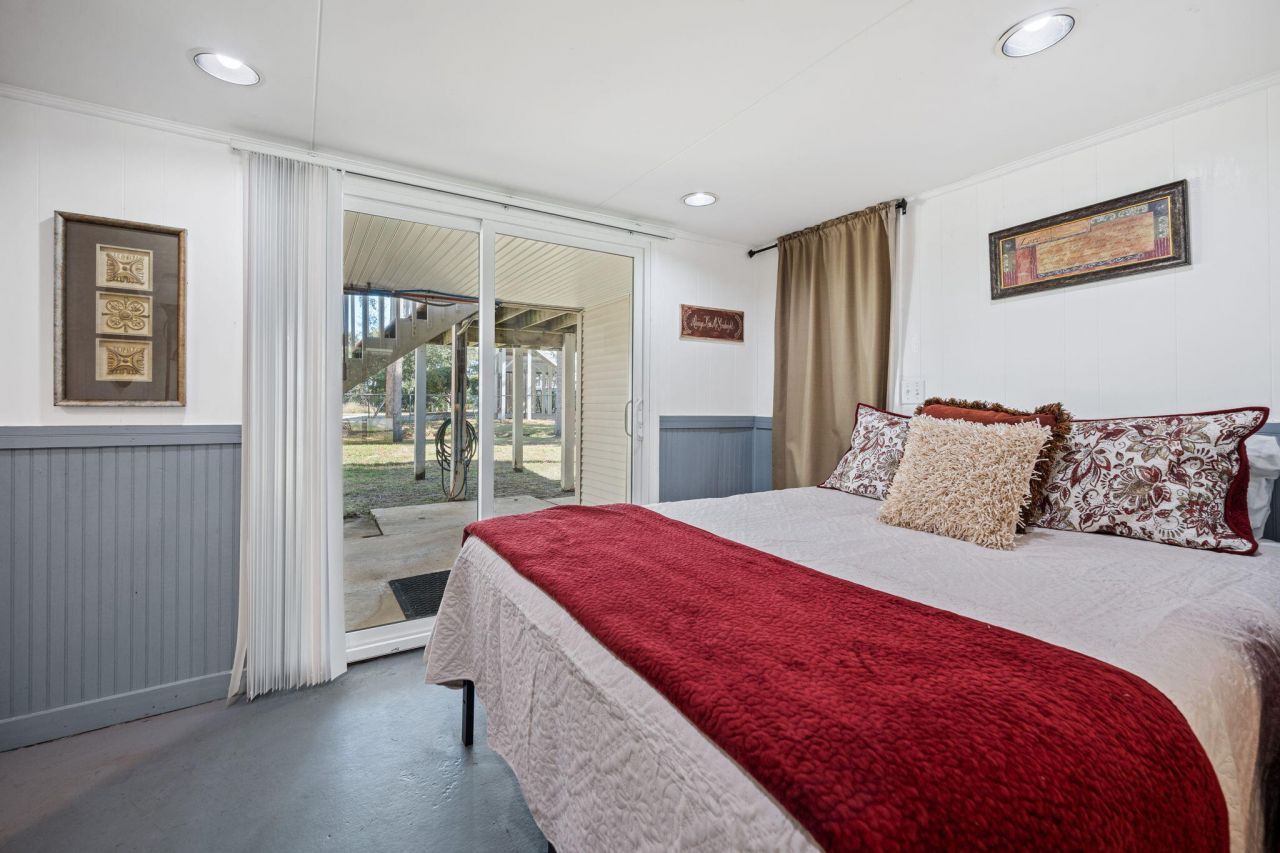 607 Portia Street Photo 43