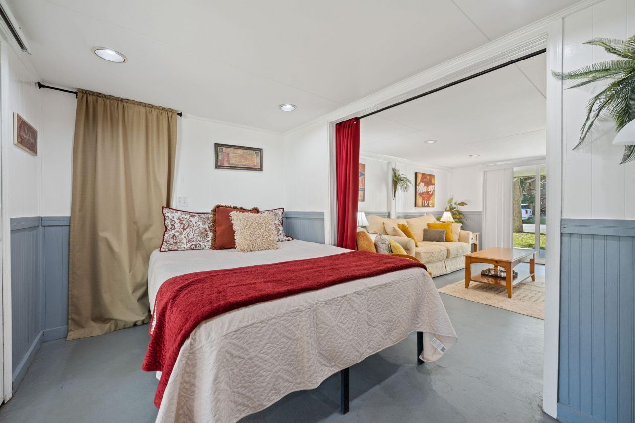 607 Portia Street Photo 44