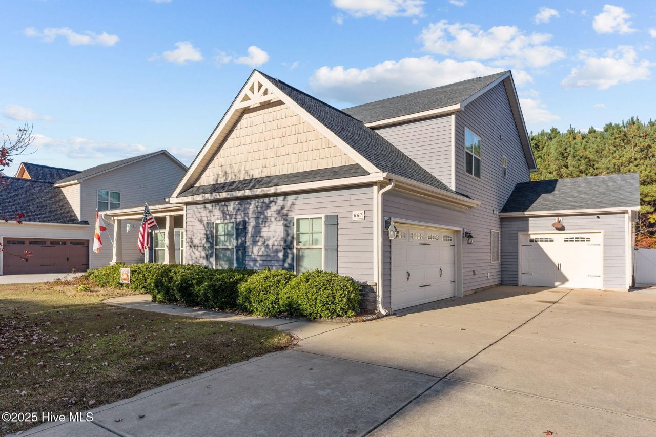 667 Saint Johns Loop, Raeford, NC 28376 Main Photo