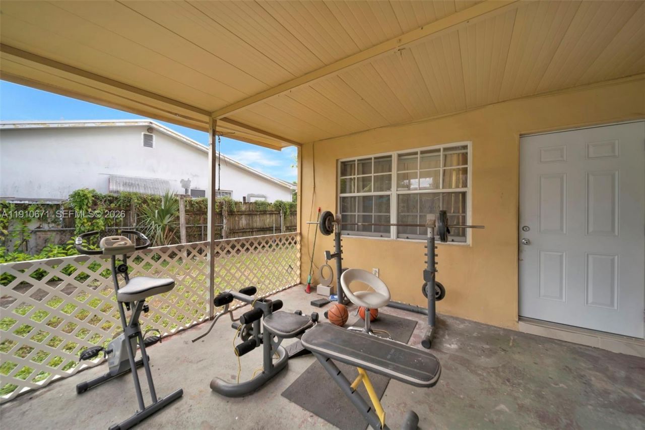 741 SW 2nd Ct, Hallandale Beach, FL 33009 Photo