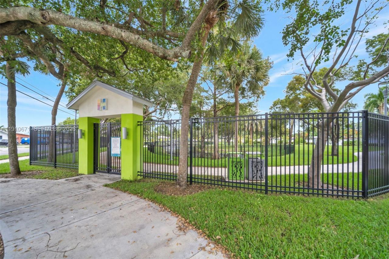 741 SW 2nd Ct, Hallandale Beach, FL 33009 Photo