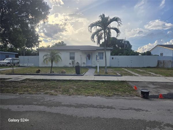15210 NW 28th Pl, Miami Gardens, FL 33054