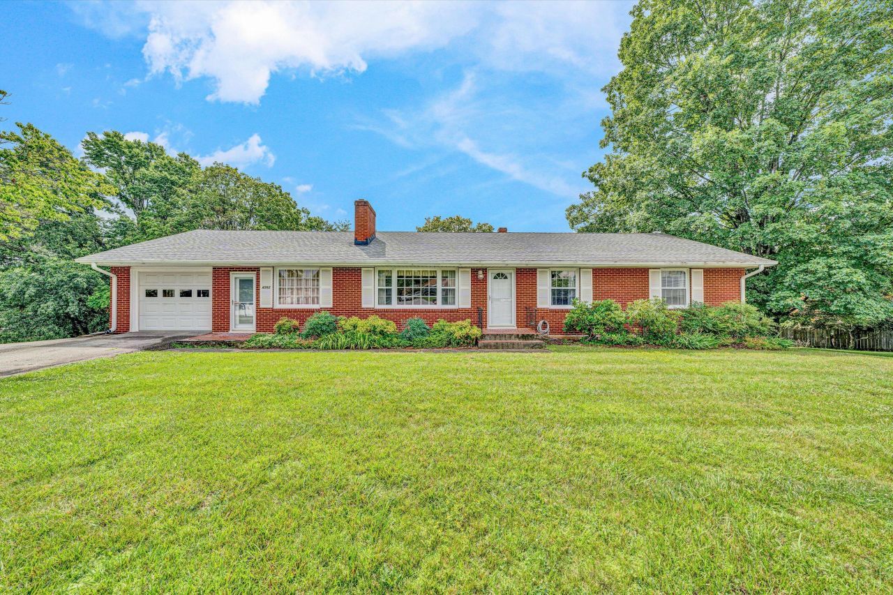 4362 Fontaine Cir, Roanoke, VA 24018 Main Photo