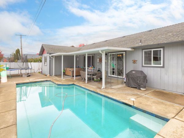 1061 Rainwood Lane, Grants Pass, OR 97527