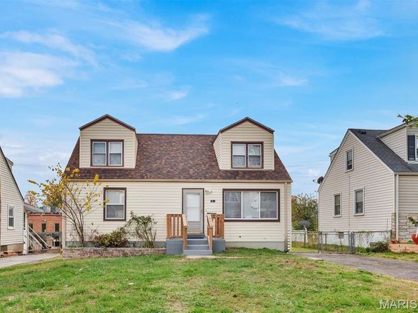 9822 Zykan Drive, St Louis, MO 63114