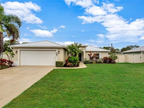 587 High Hawk Circle, Vero Beach, FL 32962