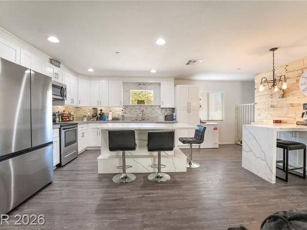 878 W Lake Mead Boulevard, Las Vegas, NV 89106