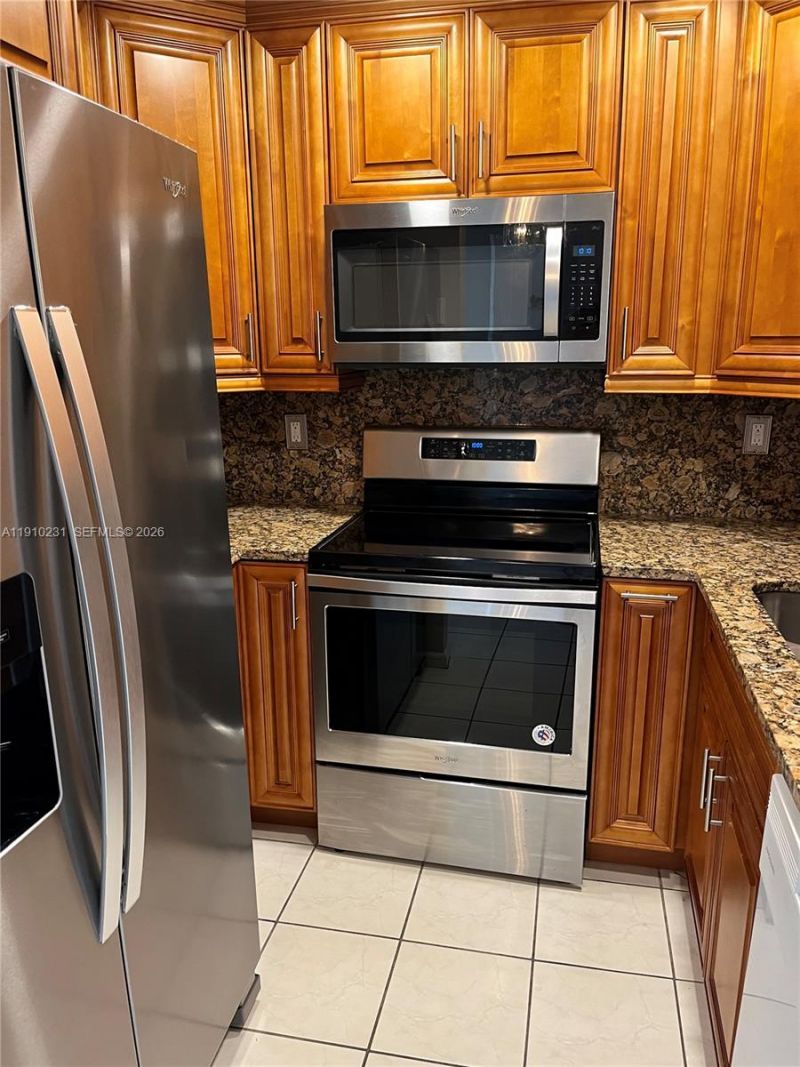 180 Cypress Club Dr, Unit 834, Pompano Beach, FL 33060 Photo