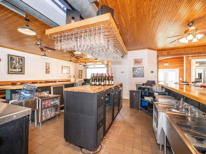 2015 Madison Road, Cincinnati, OH 45208 Photo 11