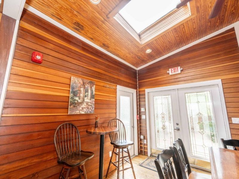 2015 Madison Road, Cincinnati, OH 45208 Photo 32