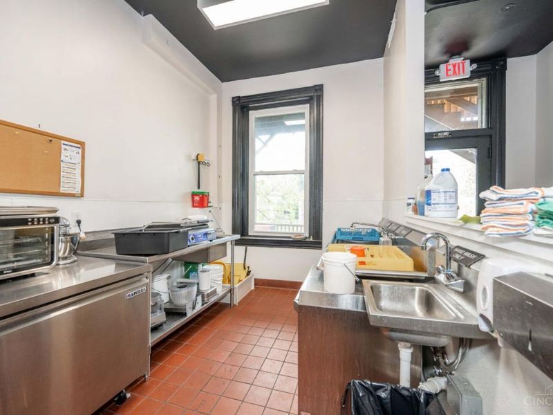 2015 Madison Road, Cincinnati, OH 45208 Photo 47