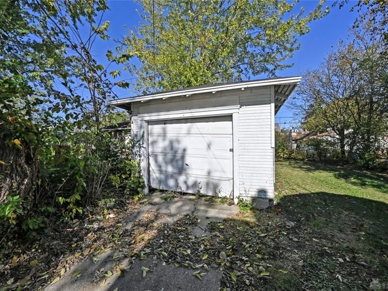 221 E Siebenthaler Avenue, Dayton, OH 45405 Photo 5