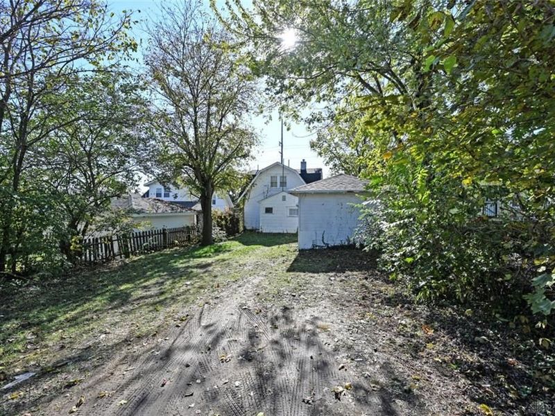 221 E Siebenthaler Avenue, Dayton, OH 45405 Photo 9