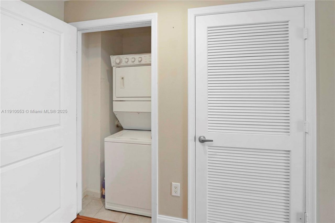 10 Aragon Ave, Unit 818, Coral Gables, FL 33134 Photo