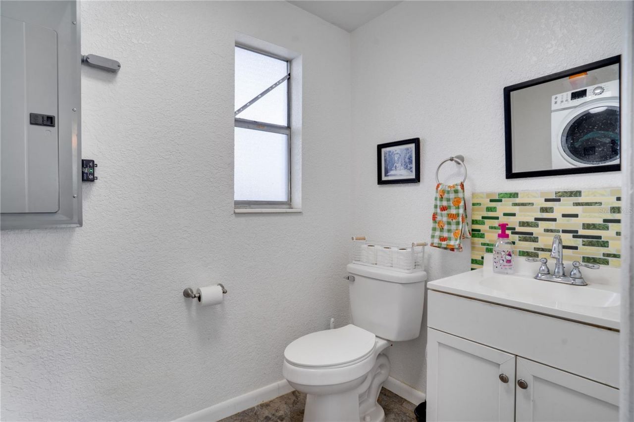 718 Northmoor Avenue N, Saint Petersburg, FL 33702 Photo