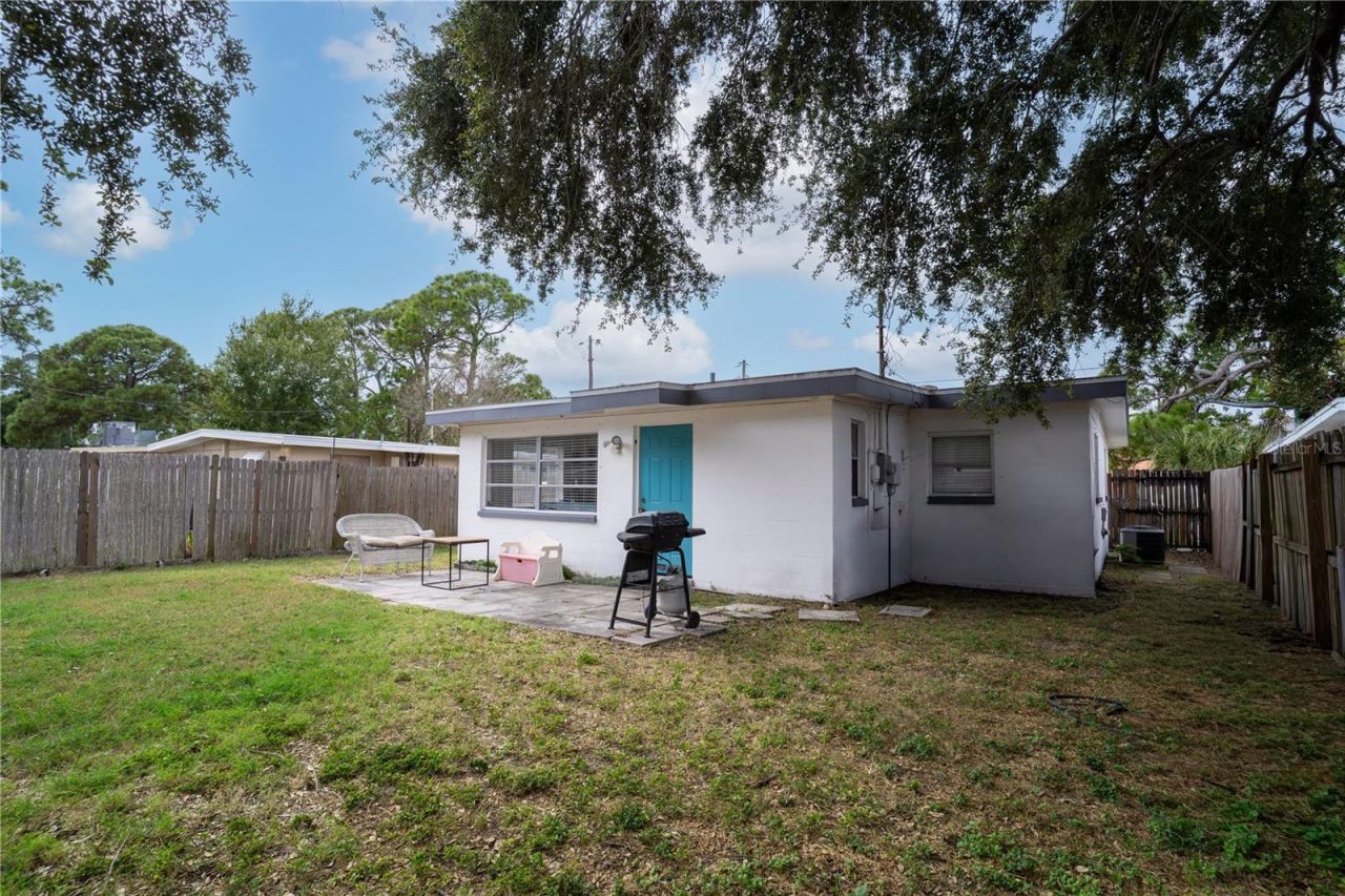 718 Northmoor Avenue N, Saint Petersburg, FL 33702 Photo