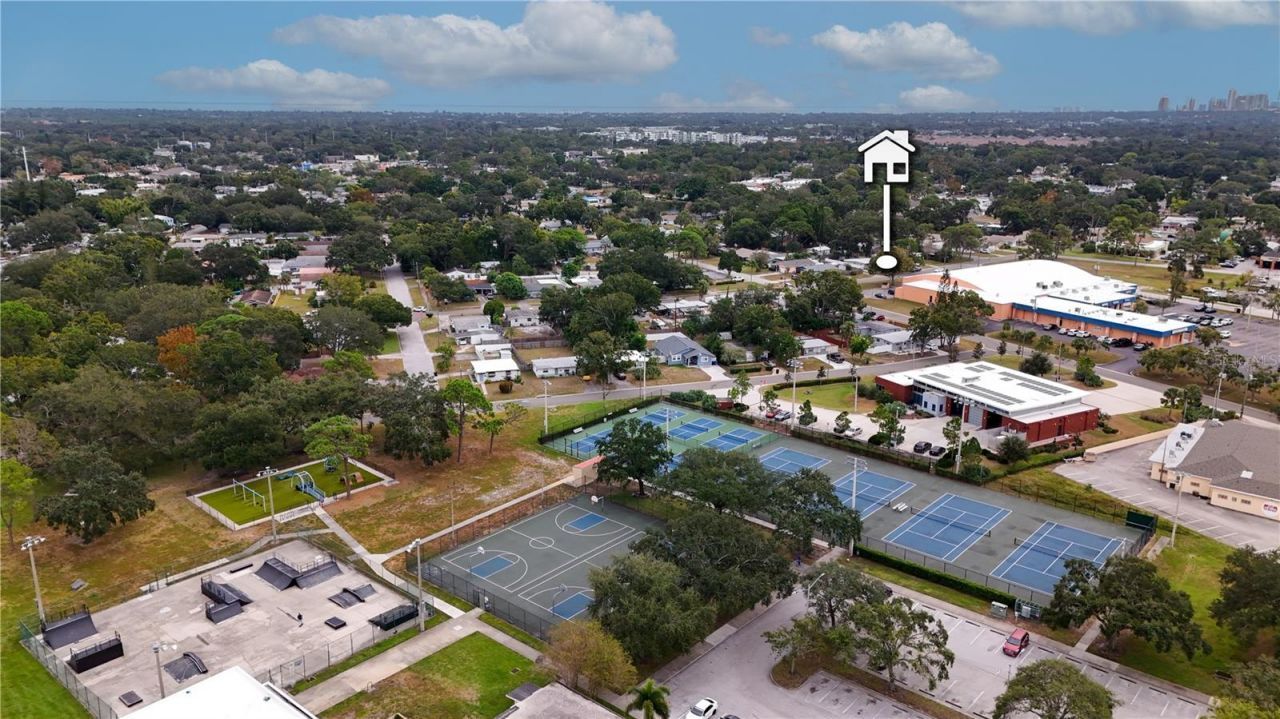 718 Northmoor Avenue N, Saint Petersburg, FL 33702 Photo
