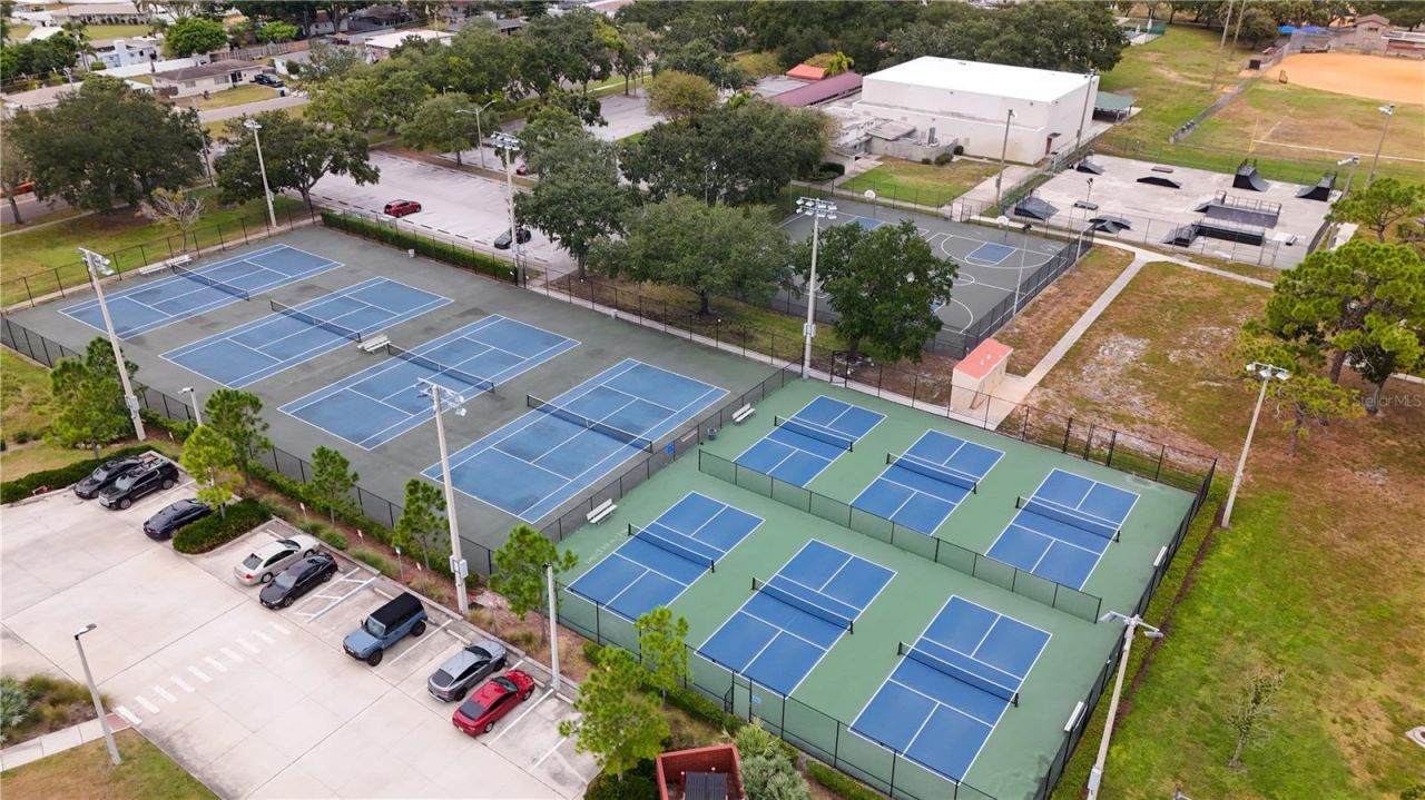 718 Northmoor Avenue N, Saint Petersburg, FL 33702 Photo